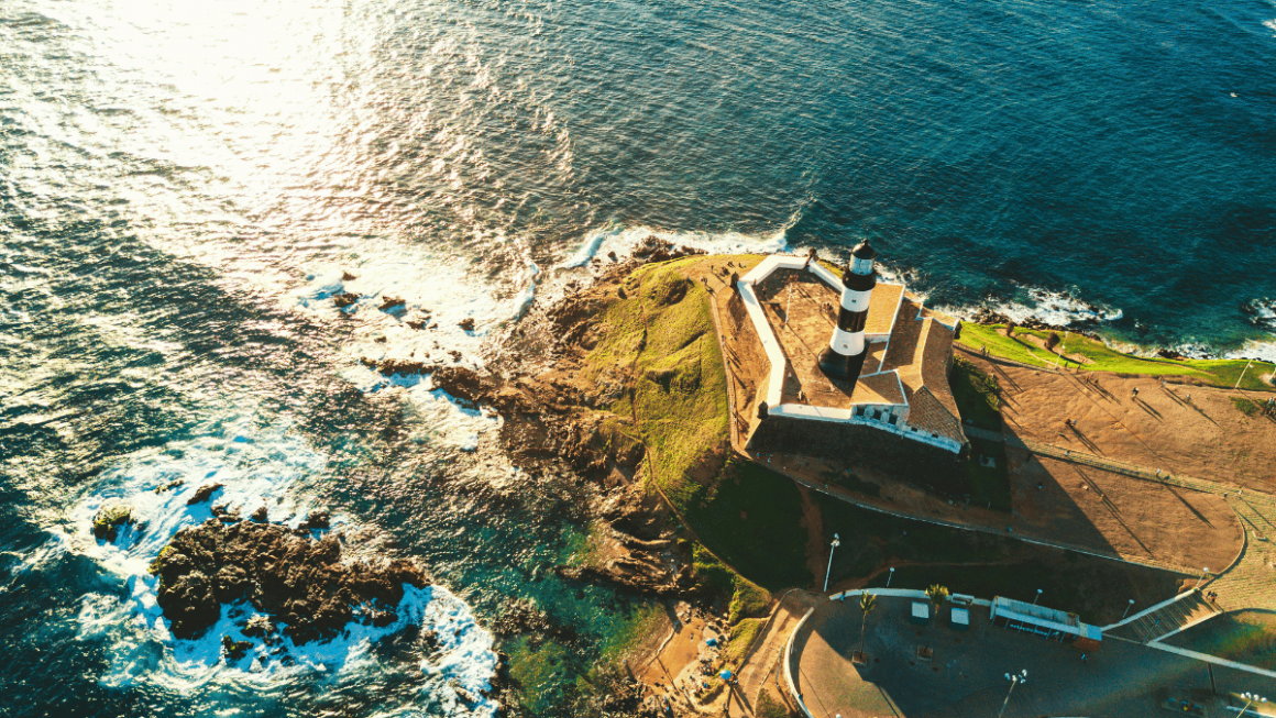 Farol da Barra com a MSC Cruzeiros