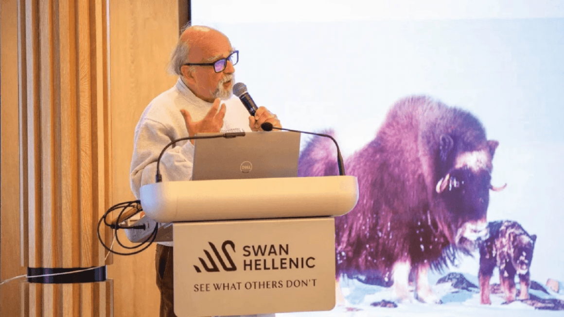 Heinz-Ulrich “Uli” Reyer em palestra a bordo do navio da Swan Hellenic