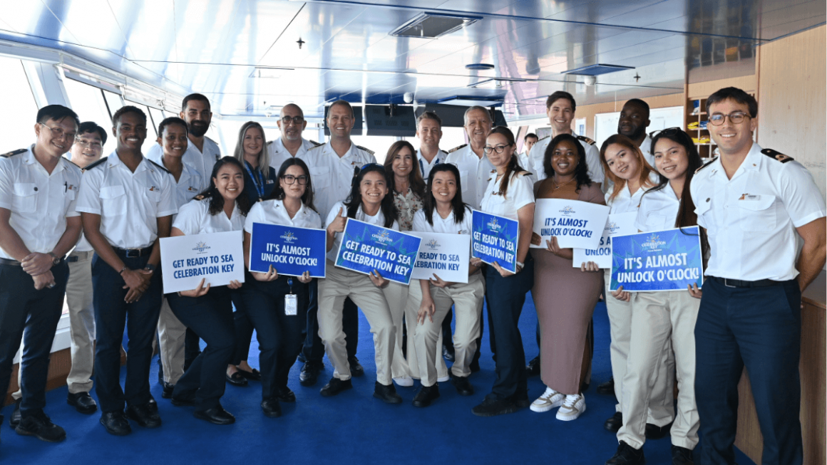 Presidente da Carnival Cruise Line, Christine Duffy, e a equipe da Carnival Vista se preparam para embarcar no cruzeiro que fará a primeira visita a Celebration Key