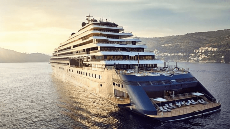 Luminara navega com convidados ilustres antes do lançamento oficial