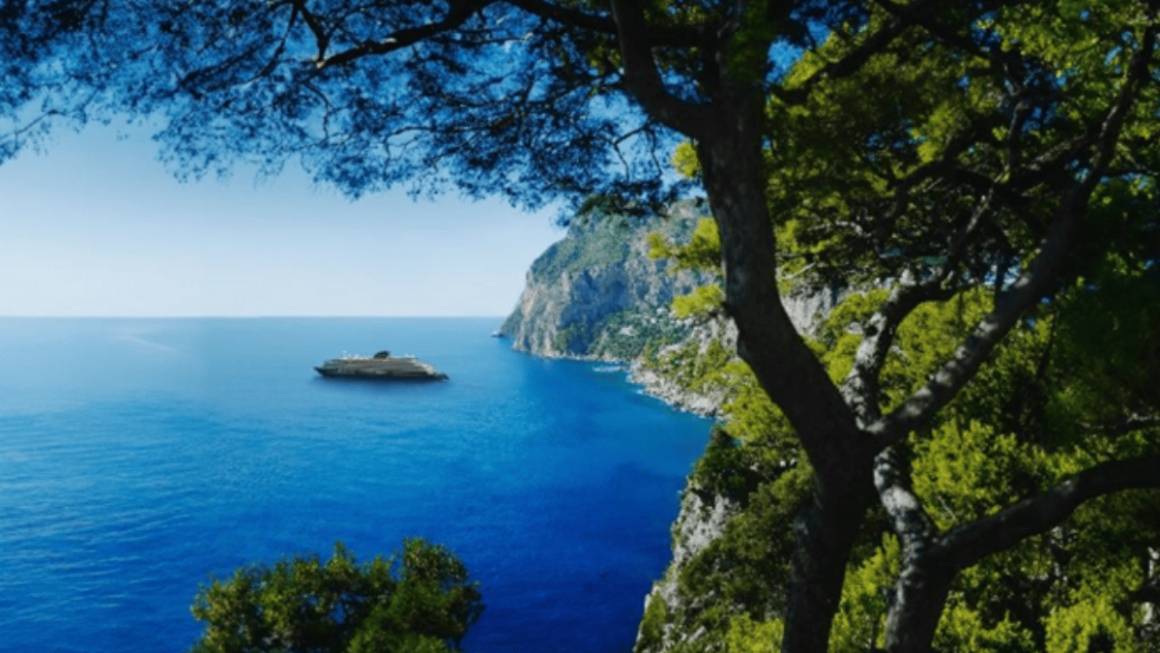 Navio da Explora Journeys