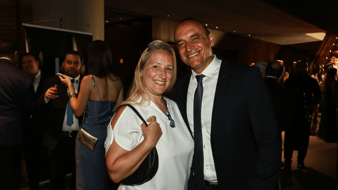 theo e monica do cruzeiro dançando a bordo