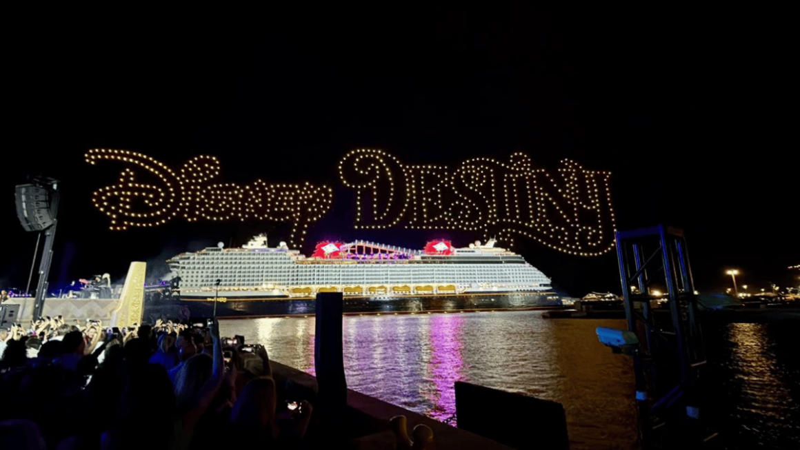Batismo do Disney Destiny é marcado por muitos leds