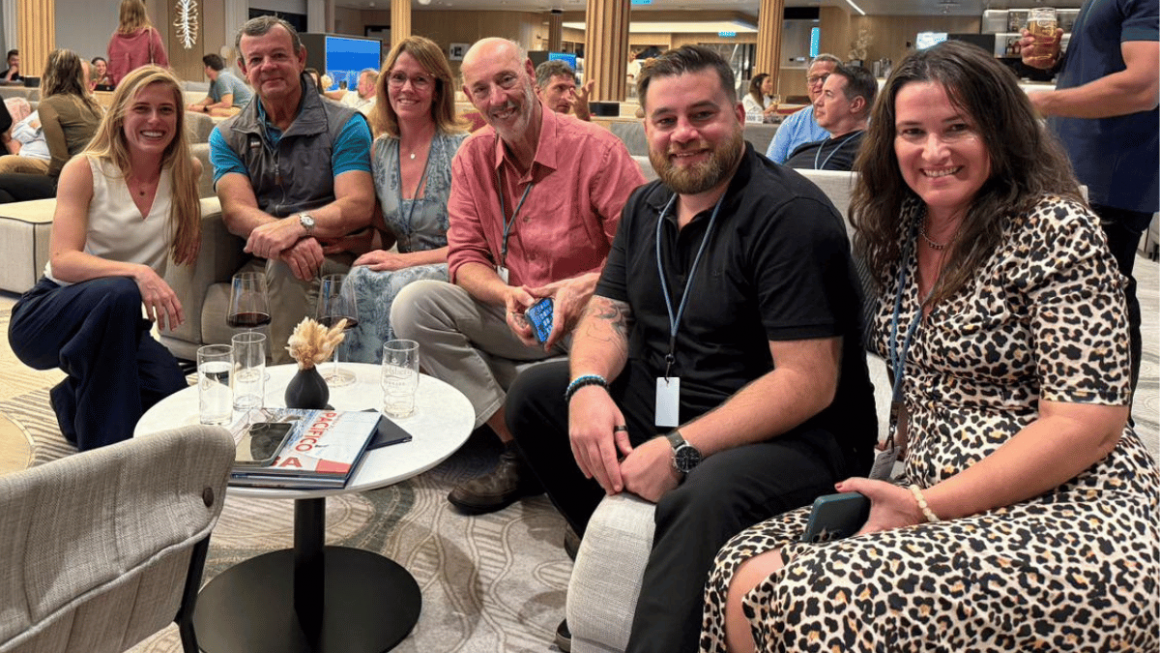 Velejadores a bordo do SH vega