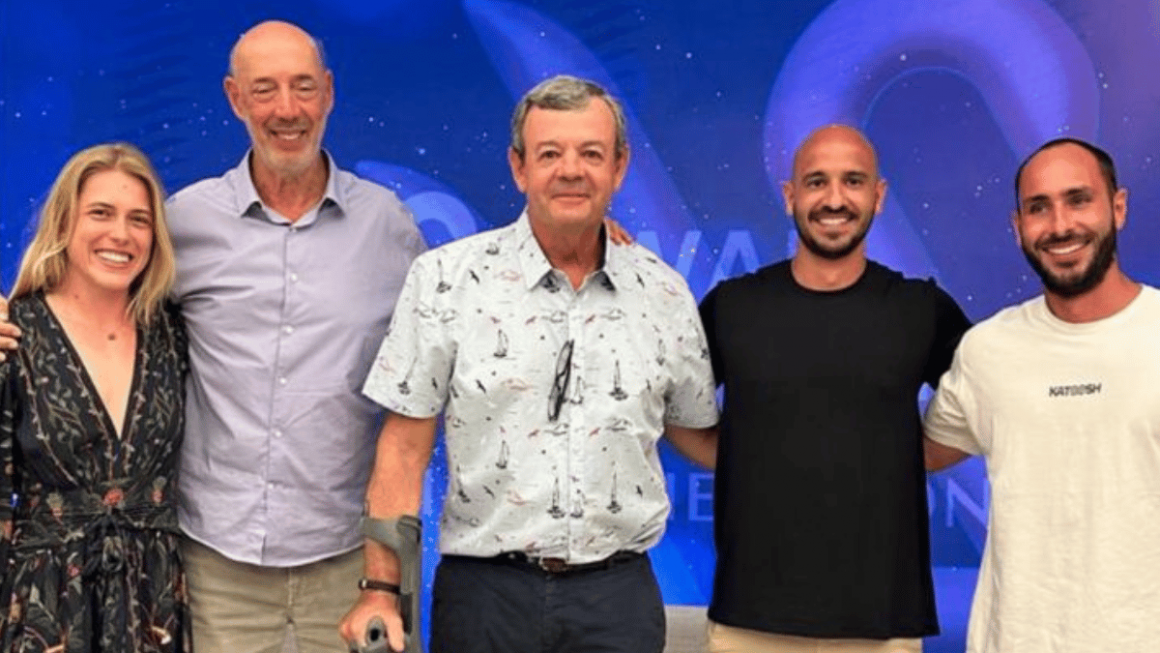 Kiana Weltzien, Beto Pandiani, Lars Grael, e os irmãos Katoosh a bordo do SH Vega