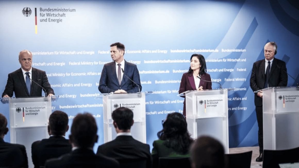 Ralf Schmitz, Meyer Werft, Olaf Lies, Katherina Reiche e Pierfrancesco Vago
Crédito: Photothek/Dominik Butzmann