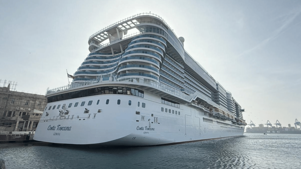 Navio Costa Toscana