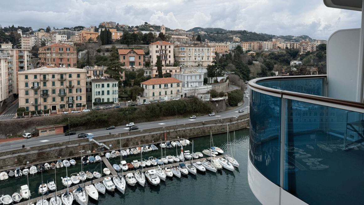 Costa Toscana no embarque em Savona, Itália