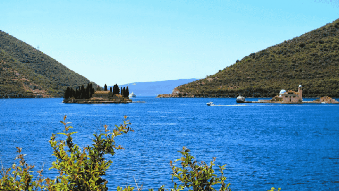 Ilha de São Jorge e Ilha de Pedra lado a lado