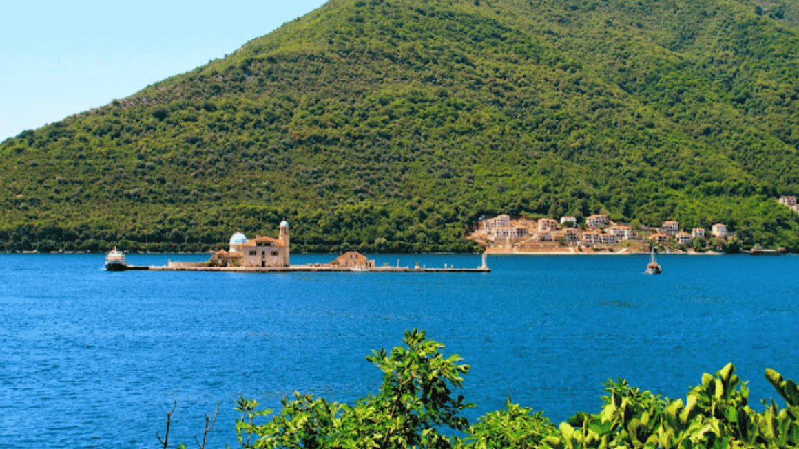 Ilha de Pedra no Mediterrâneo
