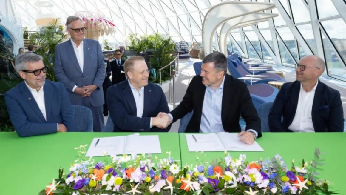 Legend of the seas sendo oficialmente entregue para a Royal caribbean