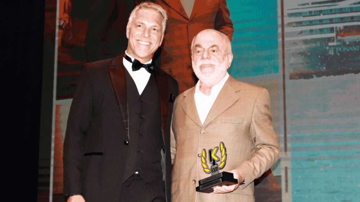 Alex Calabria e Ilya Hirsch durante o Krooze Awards