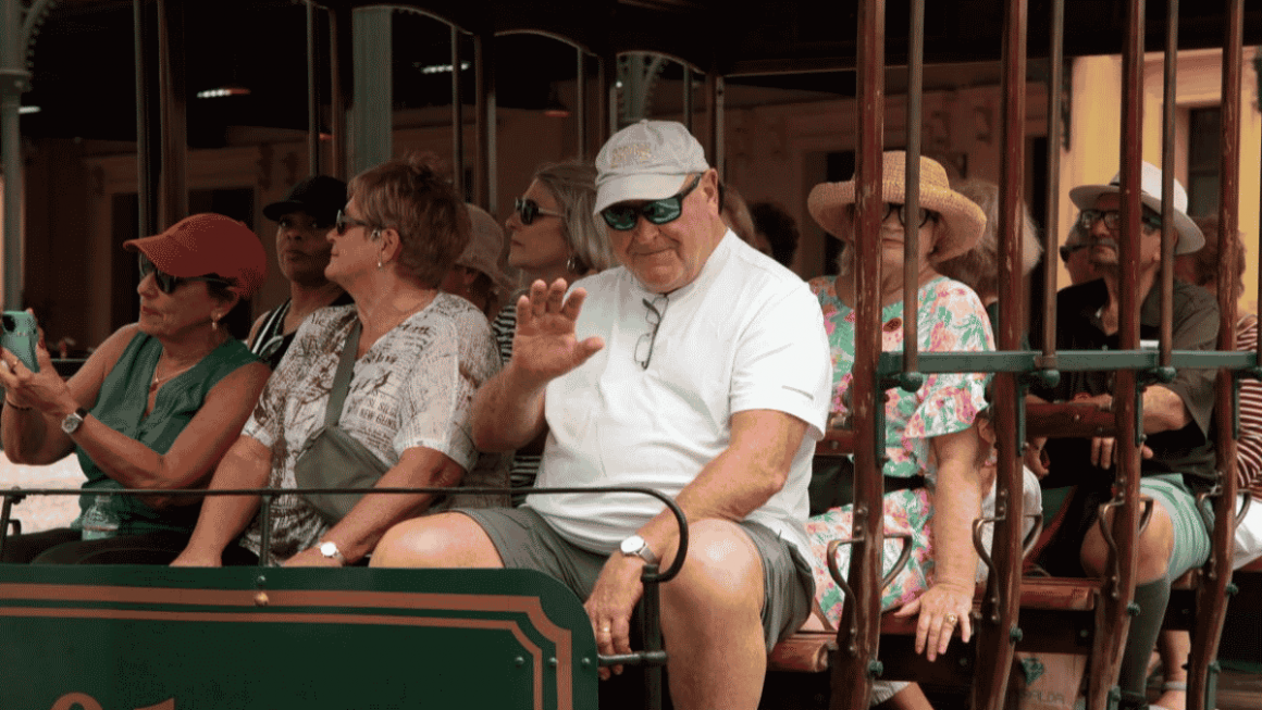 Cruzeiristas visitando a cidade